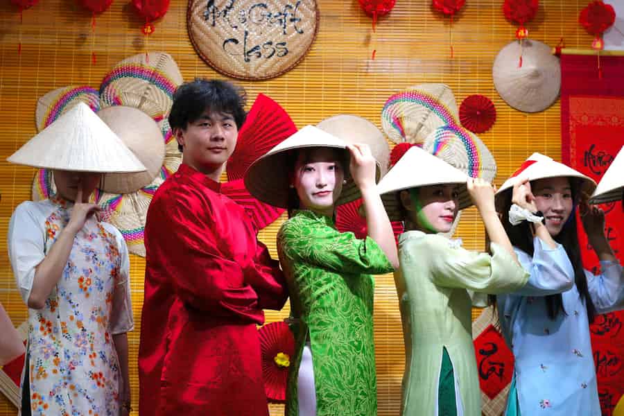 Nha Trang: Ao Dai-Fotoshooting mit Cyclo-Fahrt. Foto: GetYourGuide