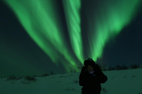 Disfruta del Espectáculo de la Aurora en la cima de la montaña con cena en tipi