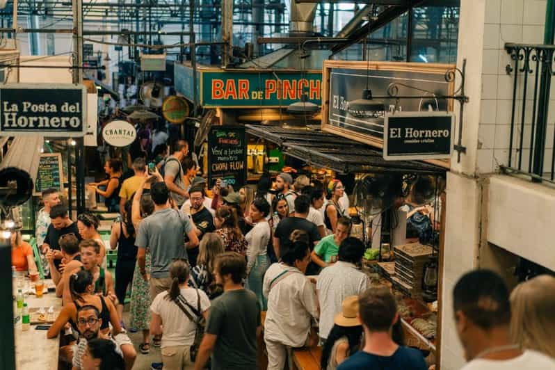 San Telmo: Historical Guided Tour with Street Food & Drinks