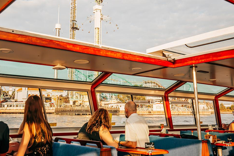 Stockholm: Pizza Buffet Cruise with Scenic Views
