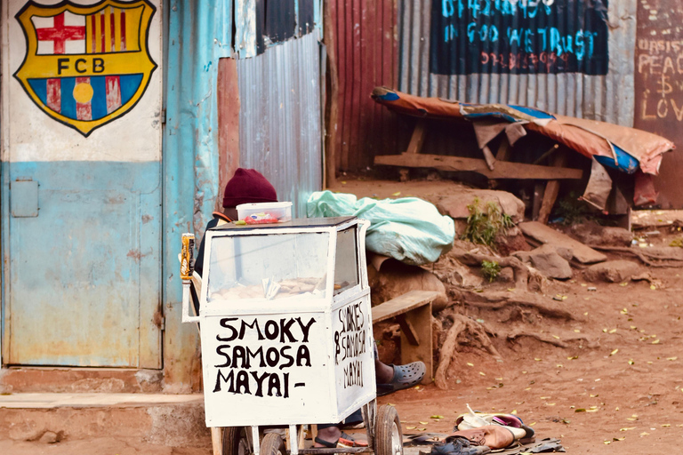 Odwiedź lokalny bar, zobacz panoramę slumsów, spacer.