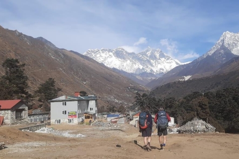 Everest Base Camp Trek mit Blick auf den Sonnenuntergang von Kalapathar