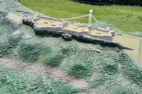 Okinawa: tour del castello di Nakagusuku, panorami e leggende (1,5 ore)Okinawa: tour panoramico e leggende del castello di Nakagusuku (1,5 ore)