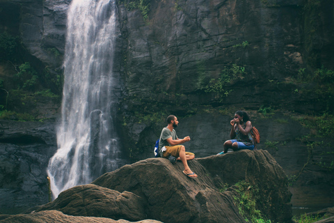 Colombo to Aberdeen Falls Train Tour with private vehicle