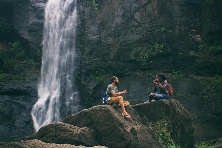 Colombo to Aberdeen Falls Train Tour with private vehicle