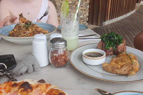 Depuis Medellin : Tour de Guatapé en voiture avec promenade sur le lac Wave Runner