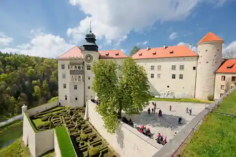 Pieskowa Skala Castle Private Guided Tour