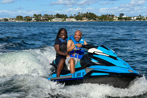 Miami Beach: Hyr WaveRunner &amp; båtresa2 personer per jetski