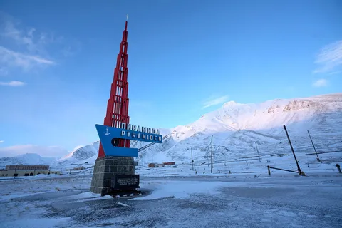 Longyearbyen: 3-tägige Snowmobile Tour nach Pyramiden