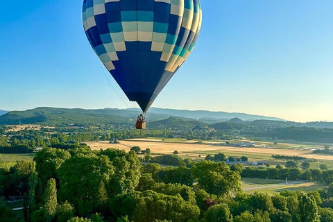 Provence: Hot air balloon flight at sunrise over Forcalquier Provence: Sunrise Hot Air Balloon Flight Over Forcalquier