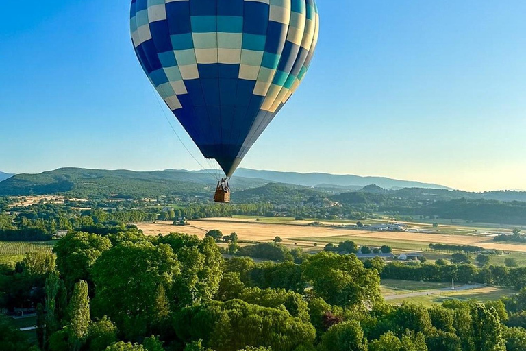 Provence: Hot air balloon flight at sunrise over Forcalquier Provence: Sunrise Hot Air Balloon Flight Over Forcalquier