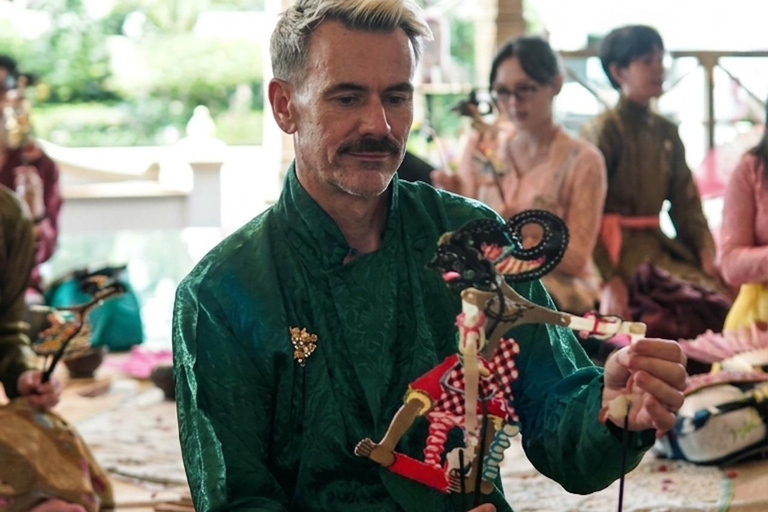 Yogyakarta: Wayang Show, Carving, and Painting Experience