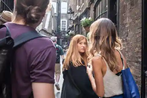 London: 18+ Harry Potter Tour with Cocktail Stop!