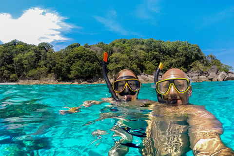 Phuket/Khao Lak : Circuit aventure sur les îles Similan avec 3 repasKhaolak : Circuit d&#039;aventure sur les îles Similan avec 3 repas