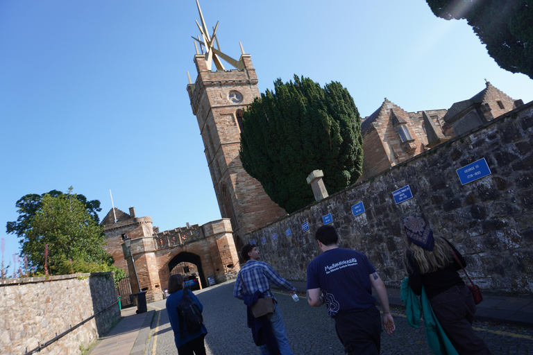 From Edinburgh: Highland Cows & Castles Day Trip