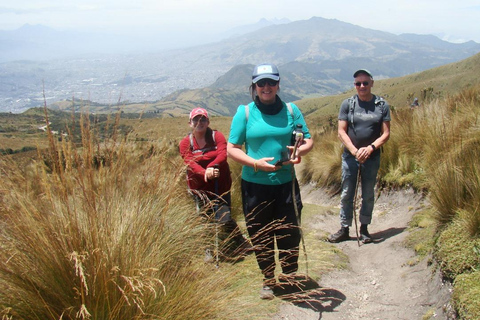 Quito: Pichincha Volcano Cable Car and Hiking Tour Rucu Pichincha Summit