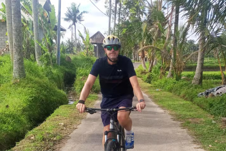 Yogyakarta : circuit de 3 heures à vélo à travers les villages avec transfertsAvec transferts aller-retour depuis votre hôtel/lieu de séjour.