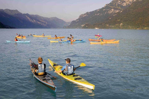 Interlaken: wycieczka kajakiem po turkusowym jeziorze BrienzAnuluj do 3 dni wcześniej: wycieczka kajakiem po jeziorze Brienz