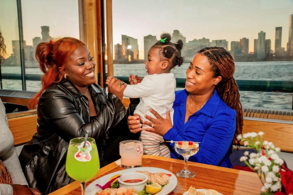 manhattan holiday yacht cruise with jazz cocoa & carols