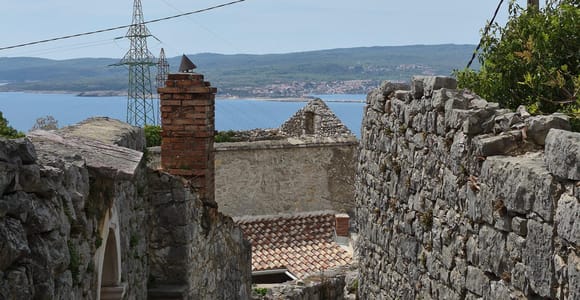 Crikvenica: Wanderung zum Dorf Kotor mit dem Labyrinth der Liebe