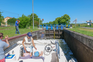 Moselle: Day on a Boat without a License – Freedom & Escape