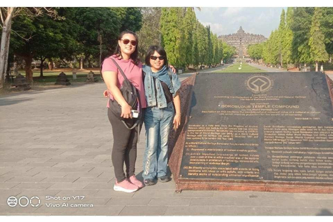 Templo de Borobudur e Prambanan, passeio pelo vulcão Merapi.Templo de Borobudur, passeio pela lava Merapi, passeio pelo templo de Prambanan.