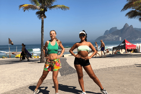 Sambales op het strand met een professionele danseres