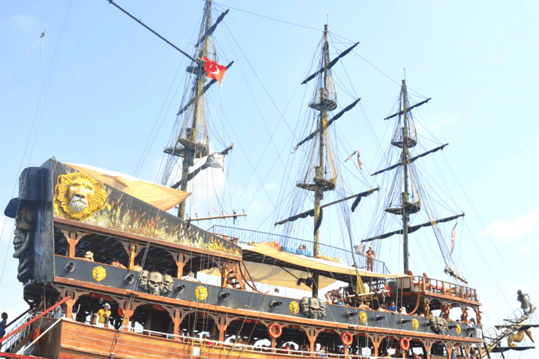 Lado: Passeio de barco pela Lagoa Azul com natação e banho de solTraslado dos hotéis laterais