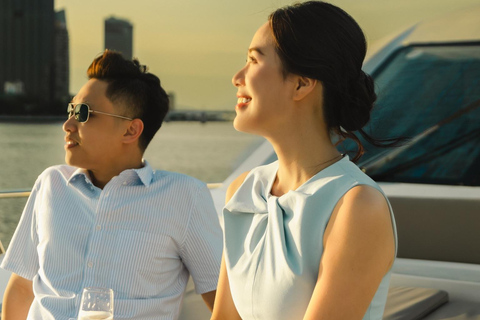 Da Nang: Private Luxury Yacht & Dragon Bridge Fire Show Luxury 2-Hour Ocean Mansion Yacht Charter – 4-Bedroom Bliss