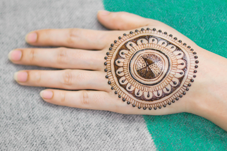 Jaipur: Experience Art of Henna