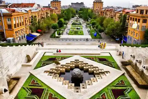 Yerevan: City Highlights Layover Tour from Zvartnots Airport