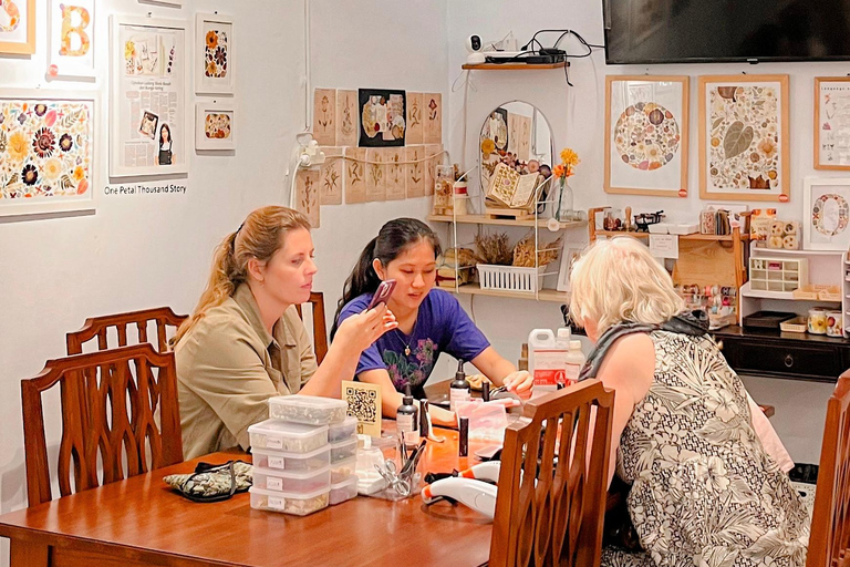 Yogyakarta: Pressed Flower Jewelry Resin Workshop