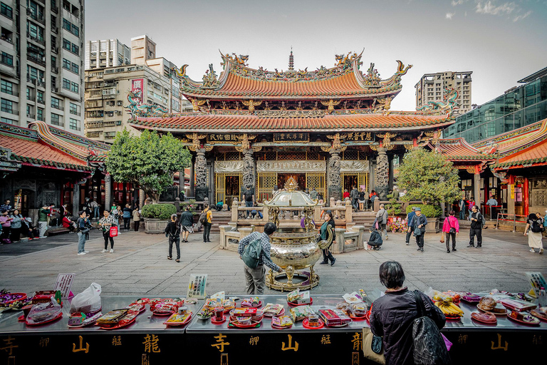 Taipei Tastes Food Tour with 12+ Tastings