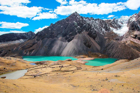 Cusco: 7-Lake Ausangate Hike with Hot Springs and Lunch