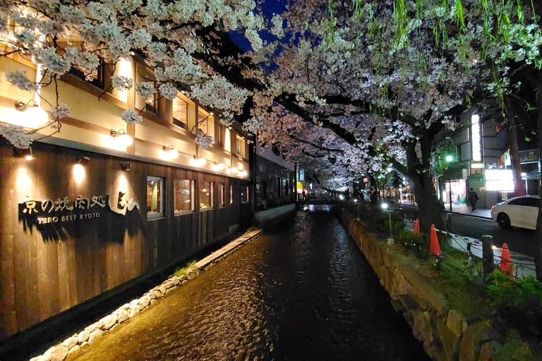 Quioto: Passeio noturno a pé por Gion com tradições de gueixasQuioto: passeio noturno a pé por Gion com tradições de gueixas