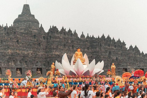 Borobudur Vesak Lantern 2026: Magical Night Tour