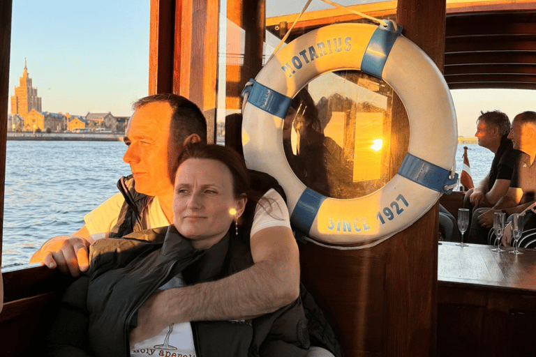 Riga: Evening Daugava Boat Tour with Welcome Drink Riga: Evening Panoramic Boat Tour with Welcome Drink