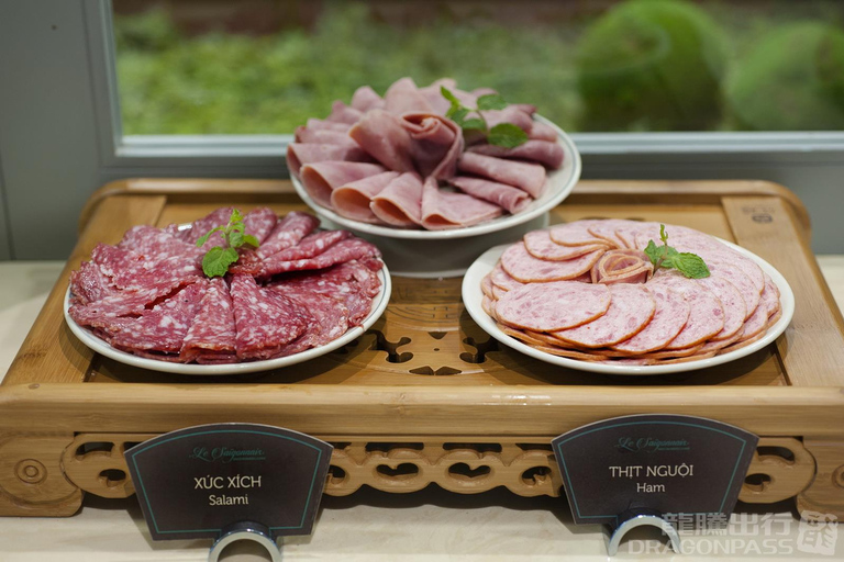 Ho Chi Minh: Acceso a la sala VIP del aeropuerto internacional de Tan Son NhatSalidas internacionales T2: Sala Rose