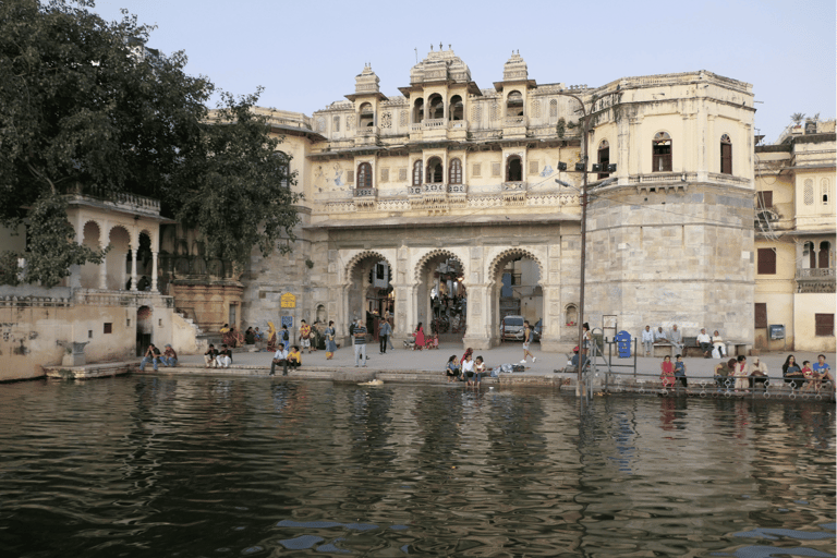 Visite guidée de la ville d'Udaipur en voiture (journée complète)