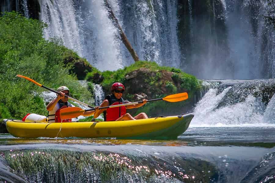 Zrmanja-Fluss: Halbtägige geführte Kajaktour in der Nähe von Zadar. Foto: GetYourGuide Zrmanja-Fluss: Halbtägige geführte Kajaktour in der Nähe von Zadar. Foto: GetYourGuide