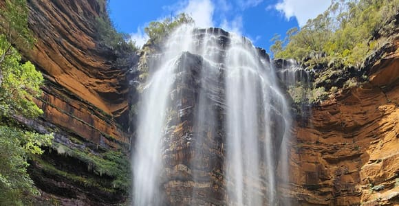 Von Sydney aus: Blue Mountains Tour mit Wasserfall-Wanderung und Mittagessen