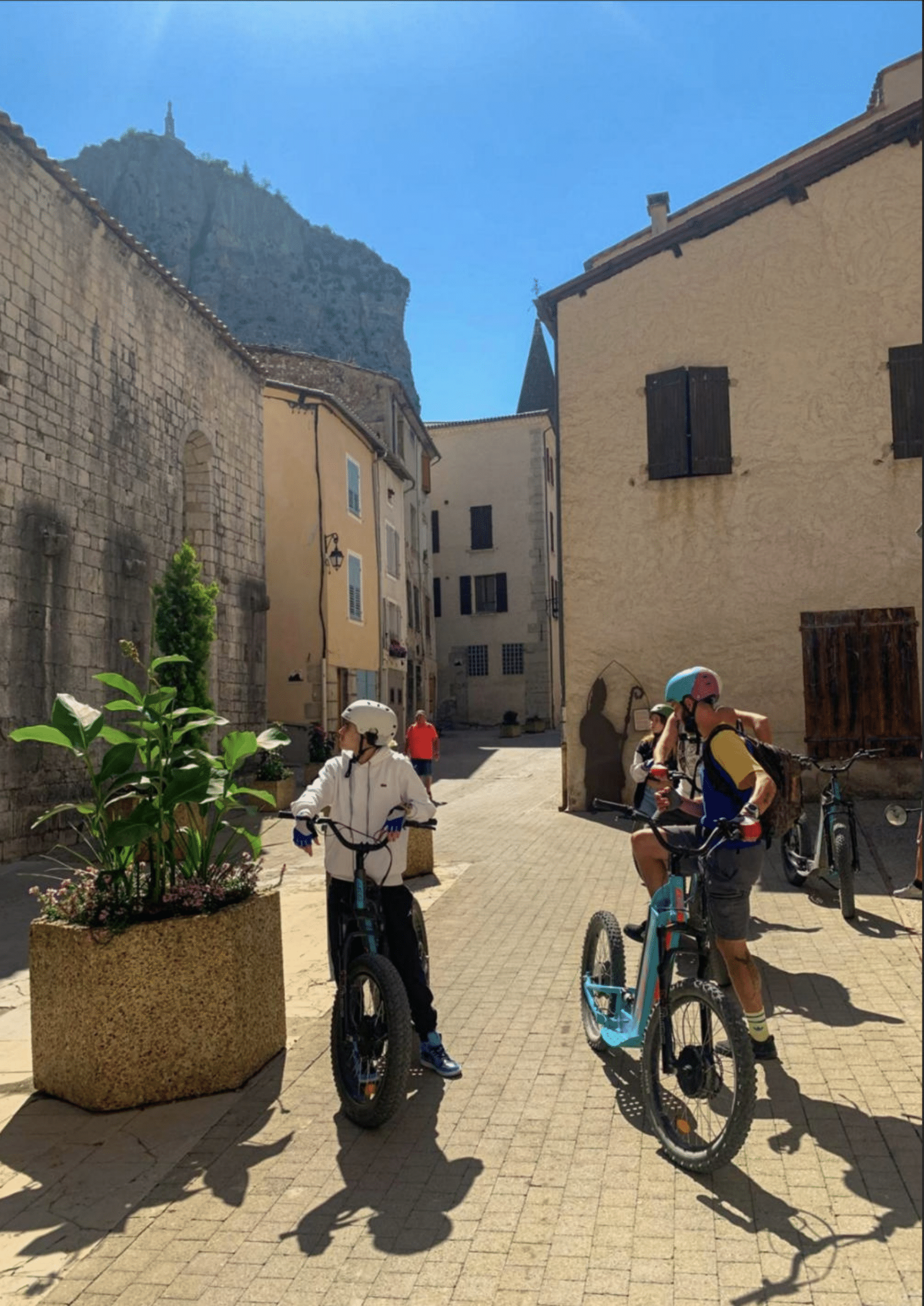 Castellane: Aperitif bei Sonnenuntergang