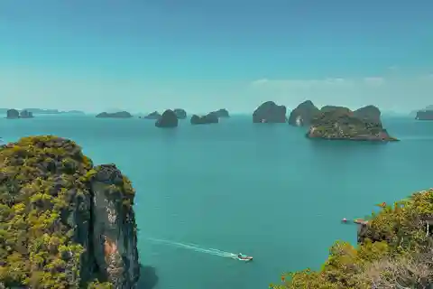 Krabi: Hong Island Day Trip by Speedboat with Thai Lunch
