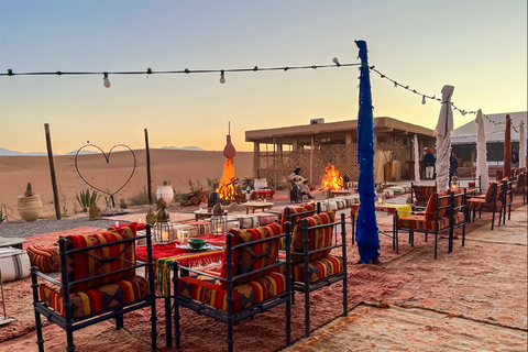 Agafay Desert Escape: Abendessen bei Sonnenuntergang, Pool &amp; Quad/KamelAbendessen in der Agafay-Wüste mit Kamelritt