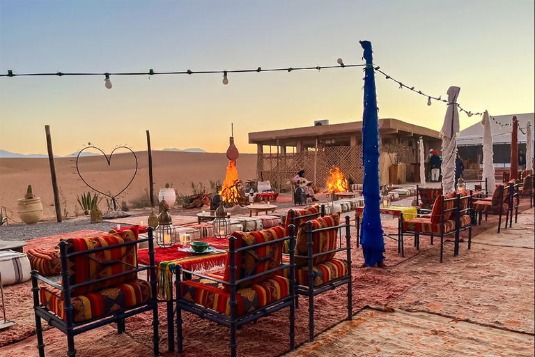 Agafay Desert Escape: Abendessen bei Sonnenuntergang, Pool &amp; Quad/KamelAbendessen in der Agafay-Wüste mit Kamelritt