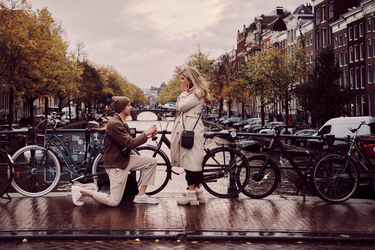 Amsterdam: Professional Photoshoot in the Canals Basic Photoshoot (15-20 photos)