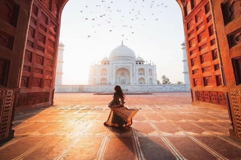 Visite du Taj Mahal sans file d'attente en voiture privéeAu départ de Jaipur : visite du Taj Mahal, sans file d'attente, en voiture privée