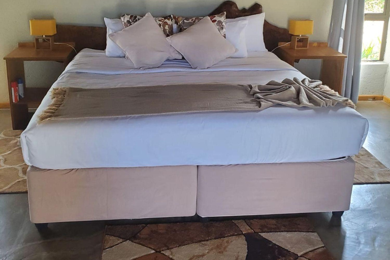 4-Day Kruger Park and Manyeleti Safari Tour