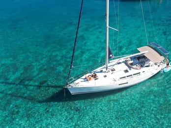 Kolimvari: Crociera in barca a vela con pasti e attività acquatiche