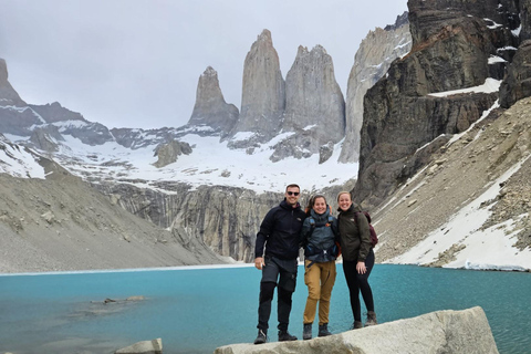 Punta Arenas: Caminata Base Torres con Guía y Transporte